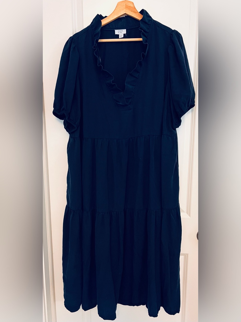 crown & ivy Navy Ruffle V-Neck Tiered Midi Dress
